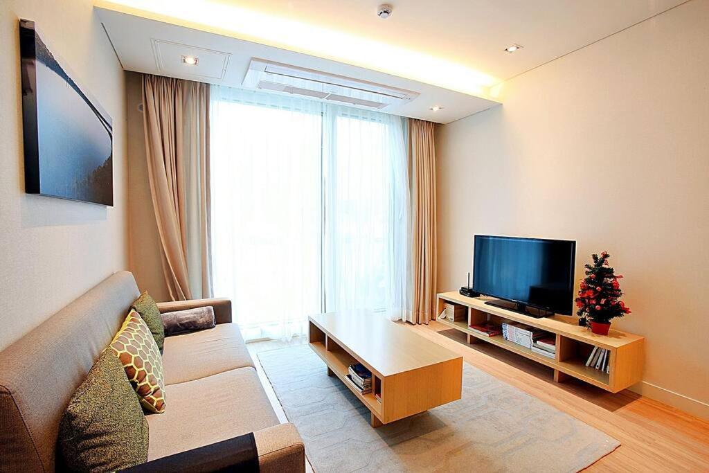 Coveted Palms Village Pension Jeju by Eksteriør bilde