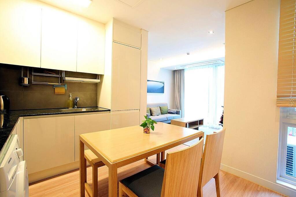 Coveted Palms Village Pension Jeju by Eksteriør bilde