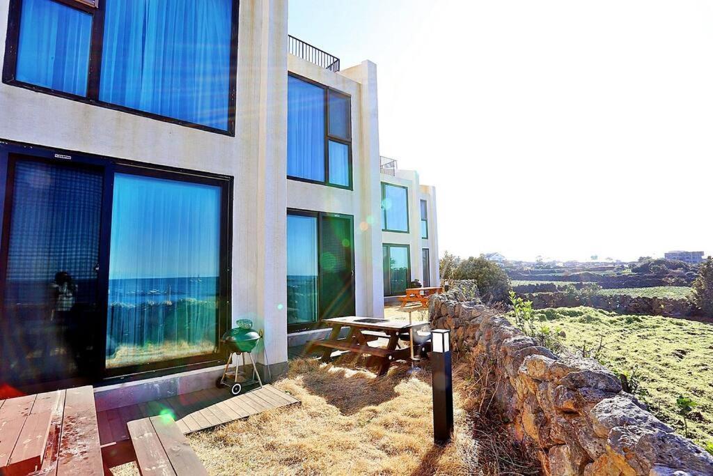 Coveted Palms Village Pension Jeju by Eksteriør bilde
