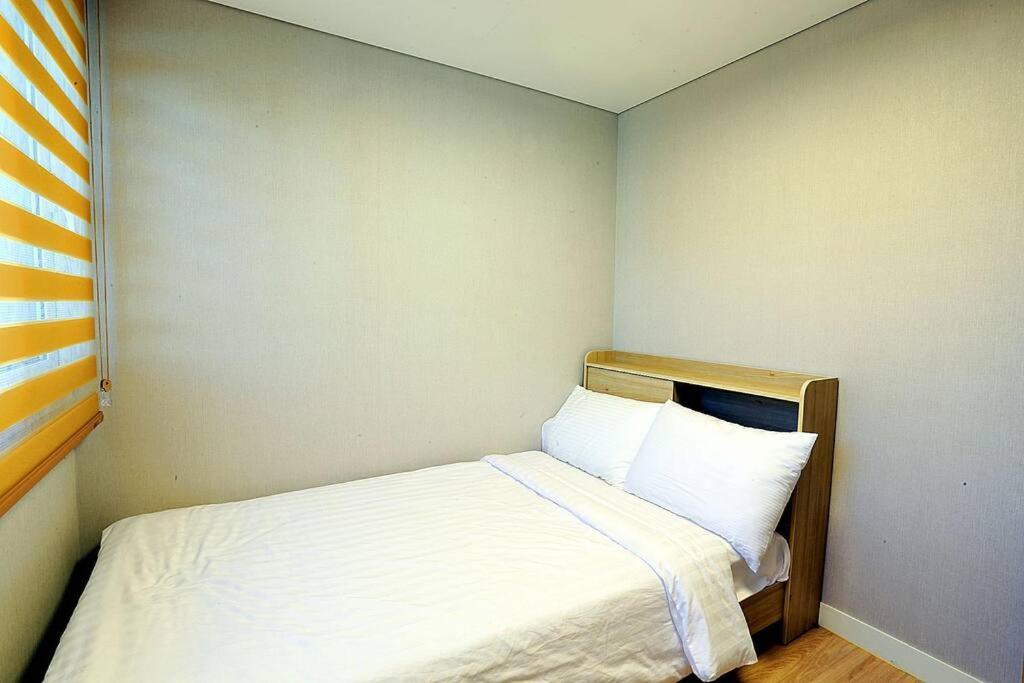 Coveted Palms Village Pension Jeju by Eksteriør bilde