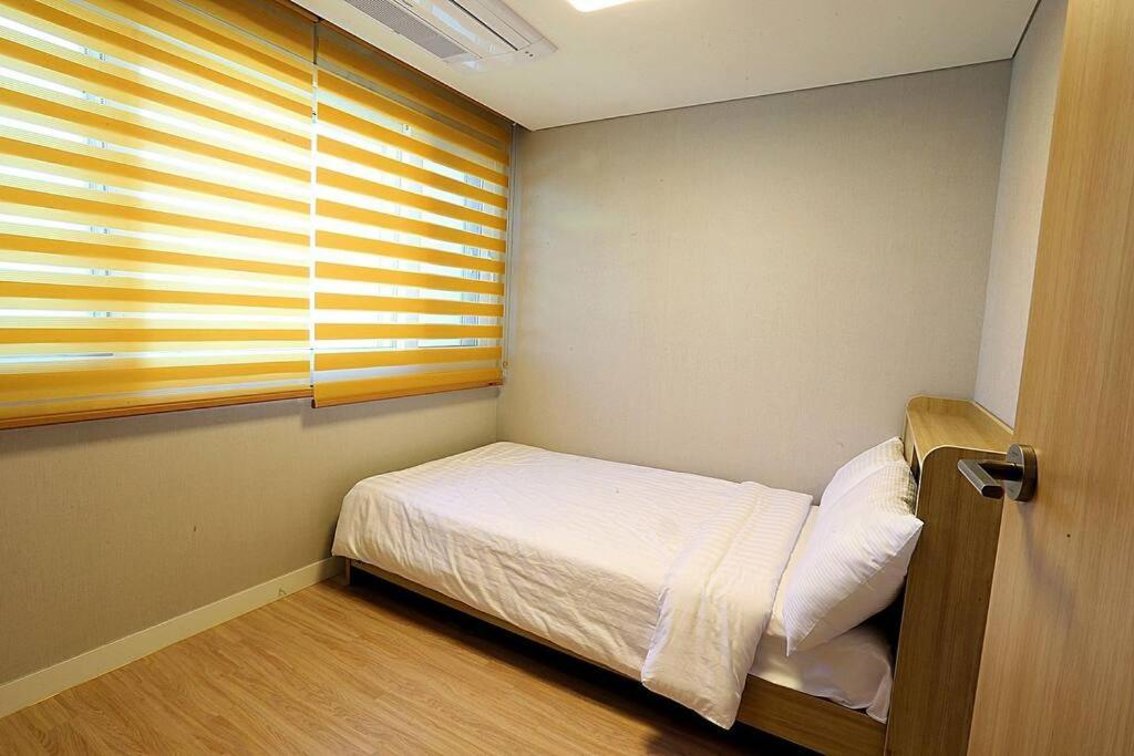 Coveted Palms Village Pension Jeju by Eksteriør bilde